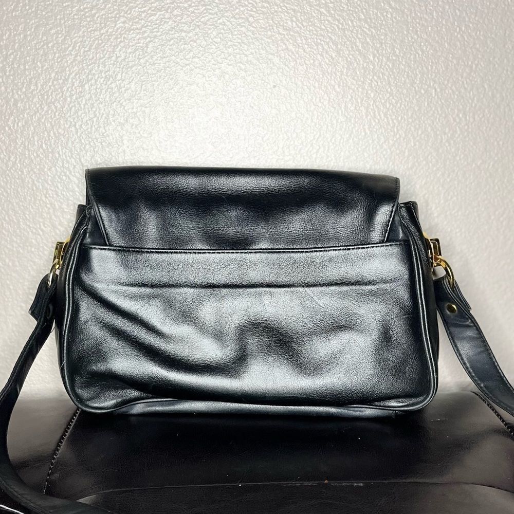 Giani Bernini Bag Leather Almost New Gold Pockets Shoulder Bag Big Purse - (EUC) - Picture 4 of 12